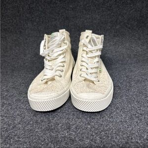 Cariuma Hightop Sneakers Mens 9 Womens 10.5.